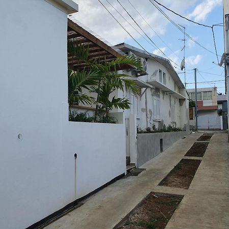 Studio Pour Jusqu'A 4 Personnes Proche De L'Hopital Et Du Centre Ville Saint-Denis Ngoại thất bức ảnh
