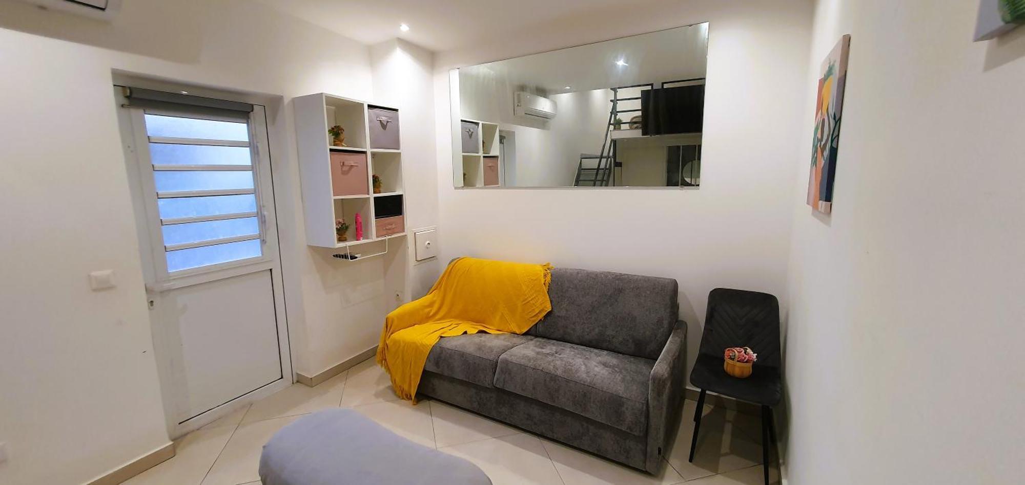 Studio Pour Jusqu'A 4 Personnes Proche De L'Hopital Et Du Centre Ville Saint-Denis Ngoại thất bức ảnh